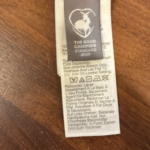 NWT- J. Crew Women's Navy Cable Knit Cardigan (SOLD OUT STYLE) - Picture 7 of 9